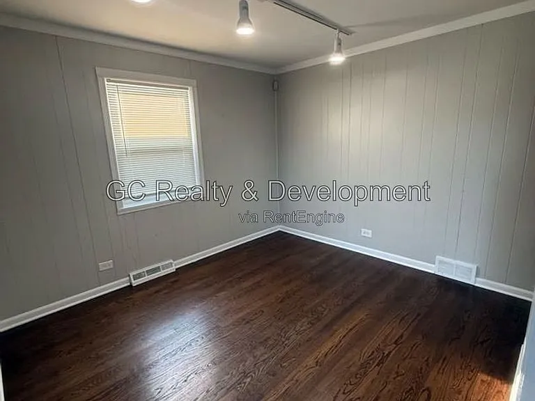 1067 W 97th St — Photo 3