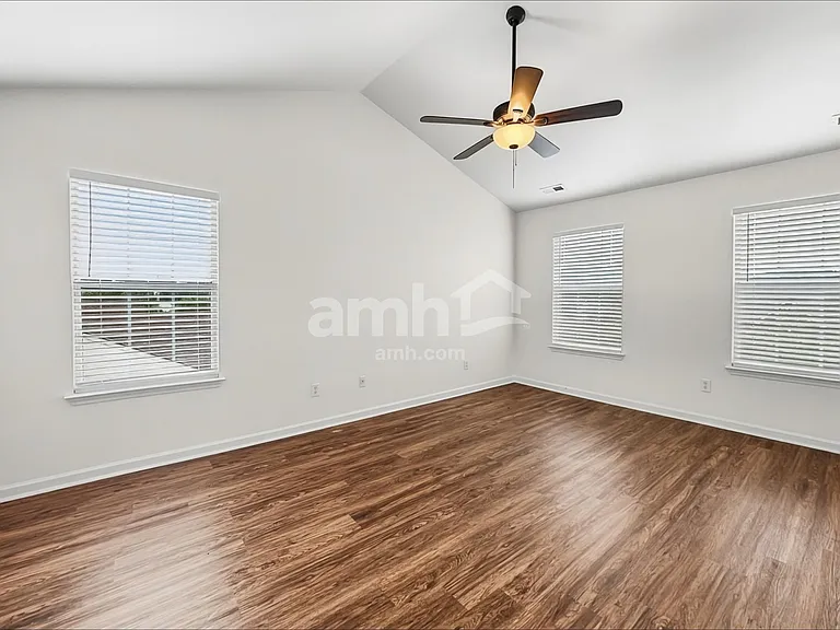 1513 Cardinal Ln — Photo 11