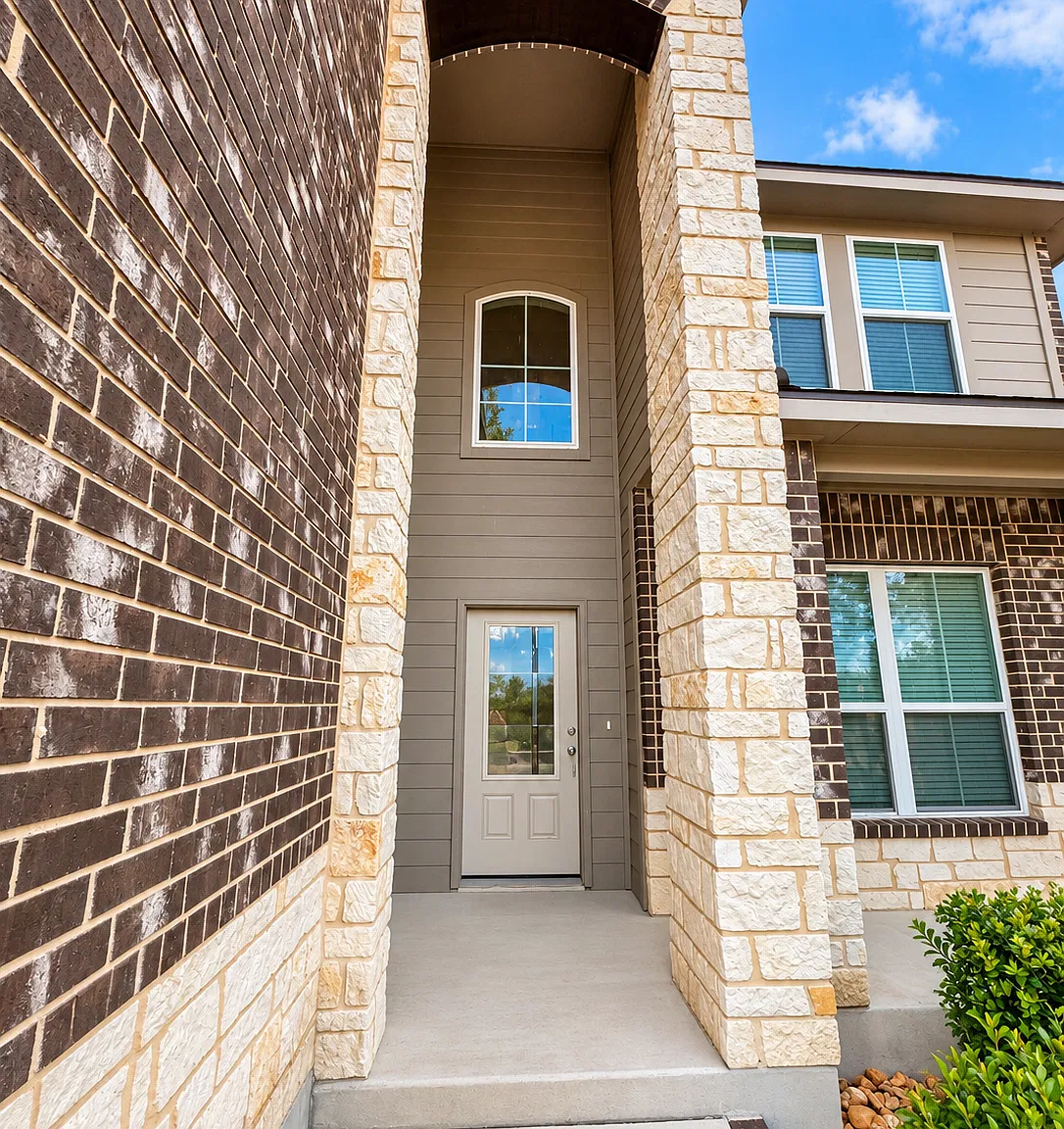 4 bed, 2.5 bath, 2352 sqft, $2,200 — Photo 3