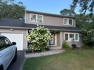 282 W End Ave, Shirley, NY 11967