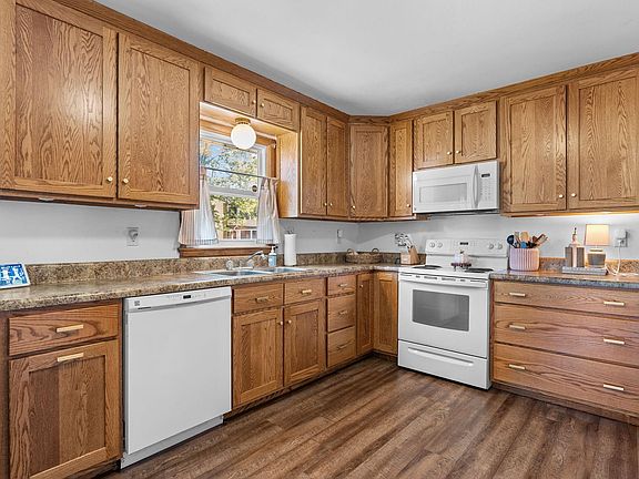 5th image of 437 N Walnut St