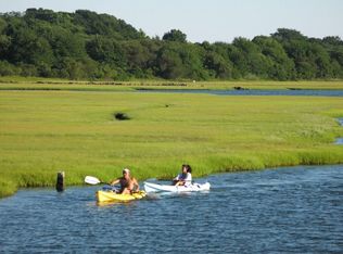 42 Pettaquamscutt Ave, Narragansett, RI 02882