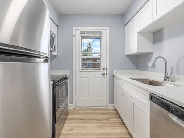 306 Wilson Ave APT A, West Chicago, IL 60185