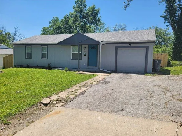 4006 Vineyard Rd, Kansas City, MO 64130