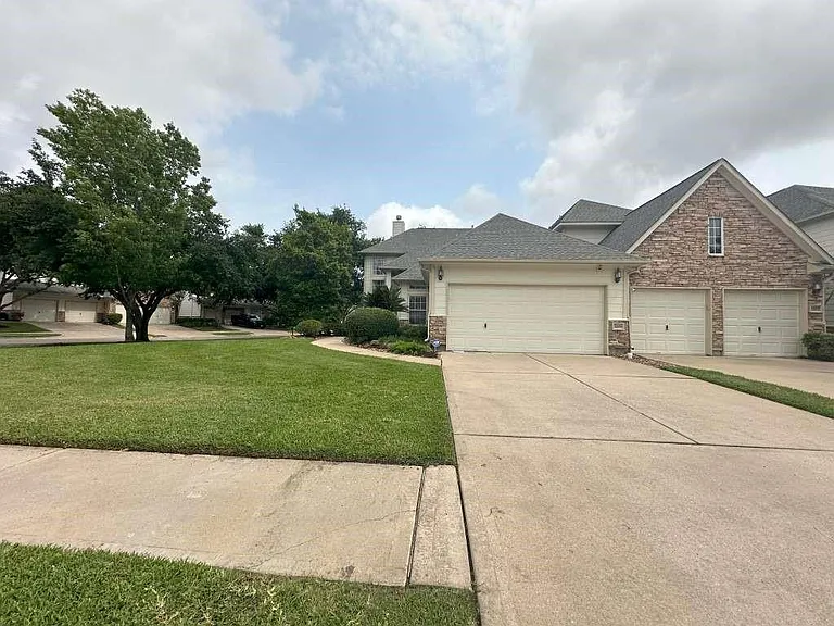 7203 Welshwood Ln — Photo 3