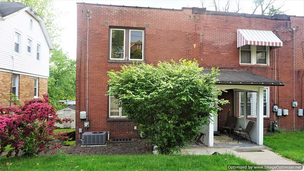 374 Avenue E photo 1