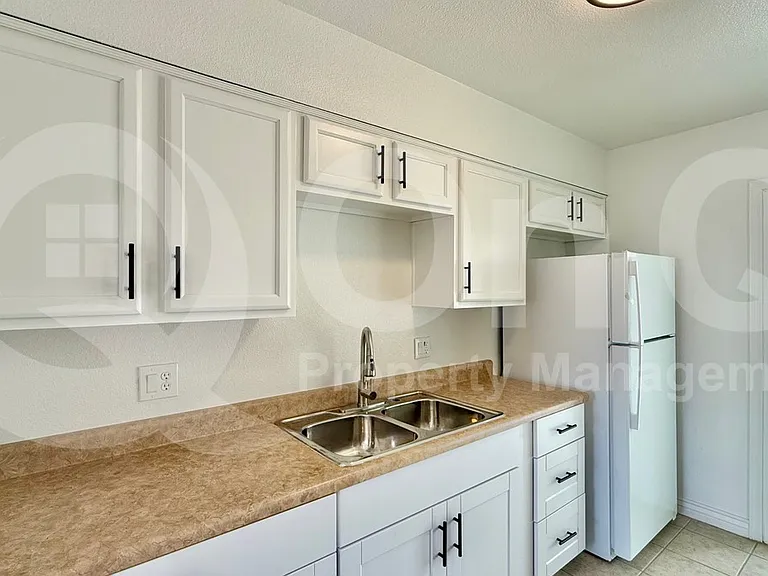 1043 E 10th Ave — Photo 4