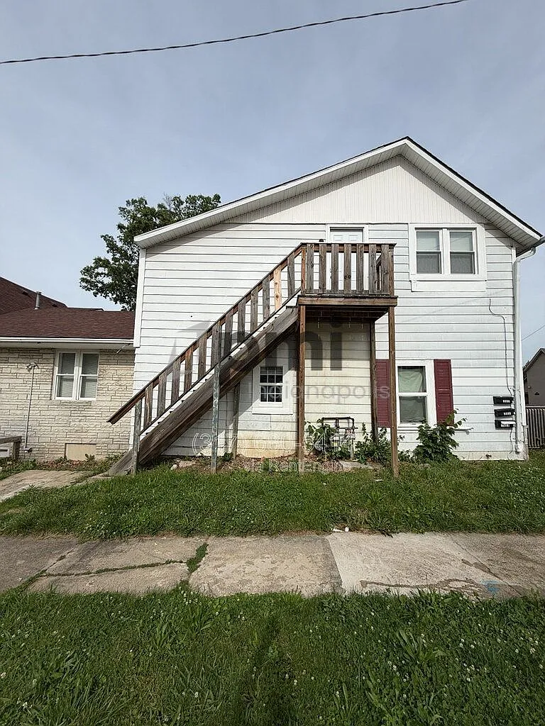 2 bed, 1.5 bath, 1200 sqft, $875 — Photo 1