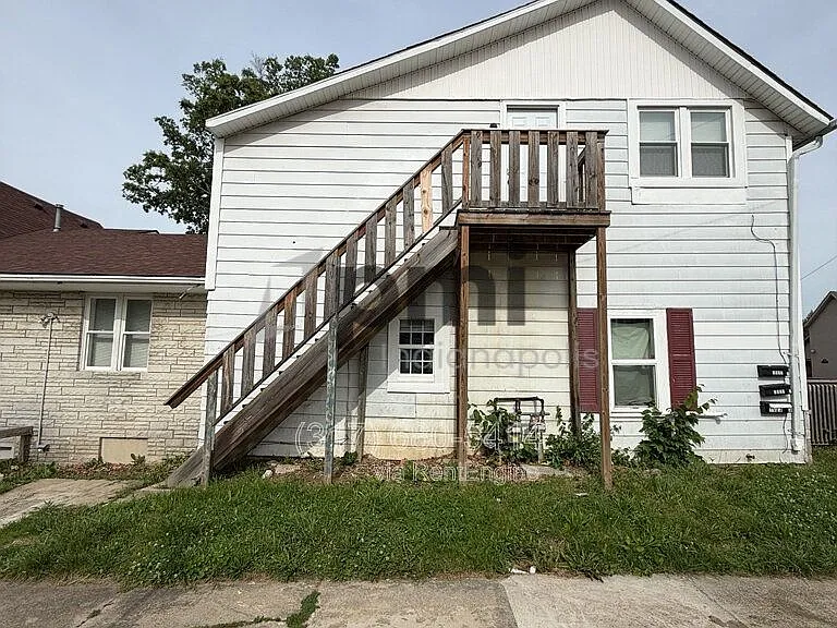 1023 E 8th St #3 — Photo 1