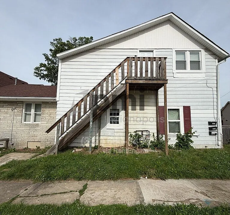 1023 E 8th St #3