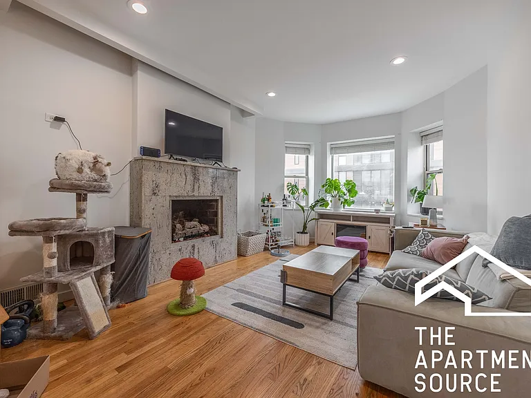 1806 W Grand Ave #3F — Photo 1