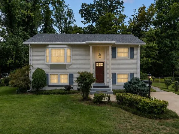 13717 Gran Deur Dr, Woodbridge, VA 22193