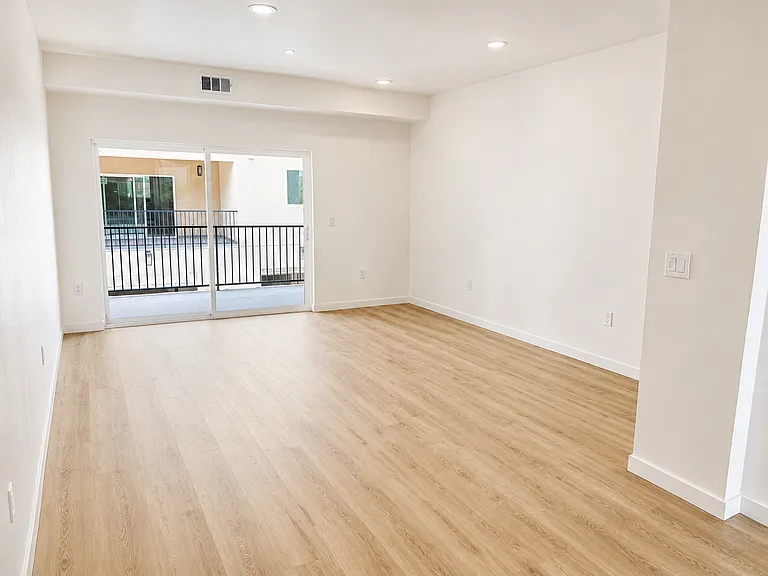 38206 Sierra Hwy — Photo 8