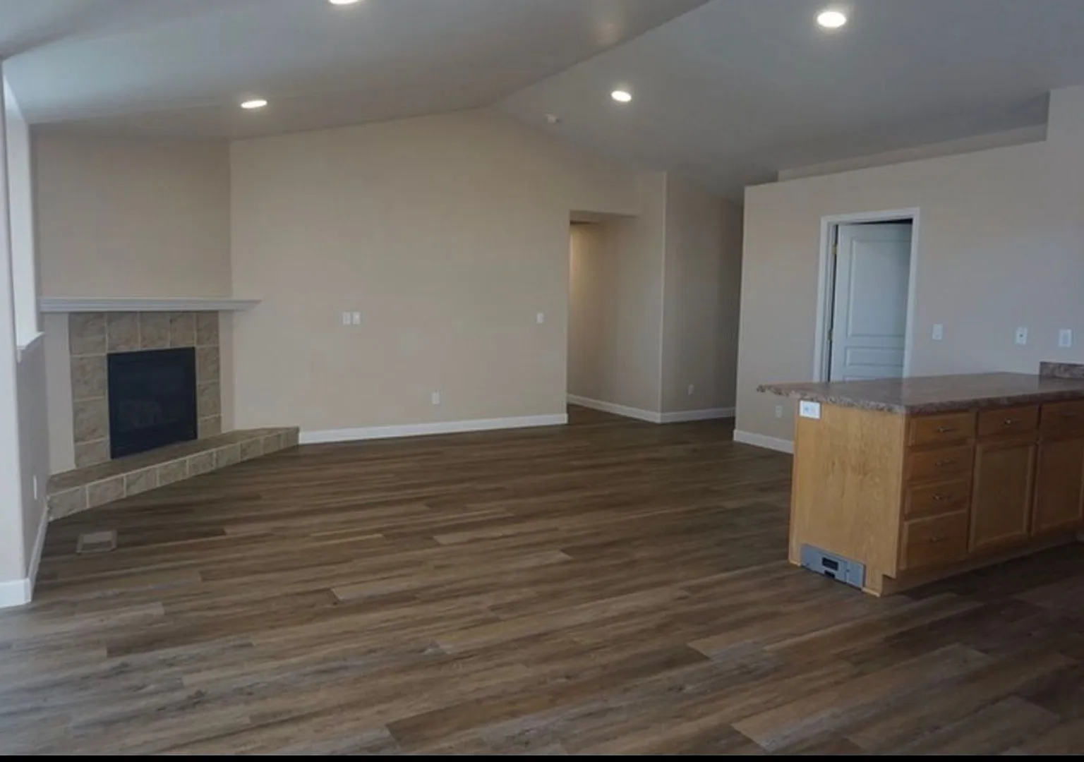 583 Spur Way — Photo 3