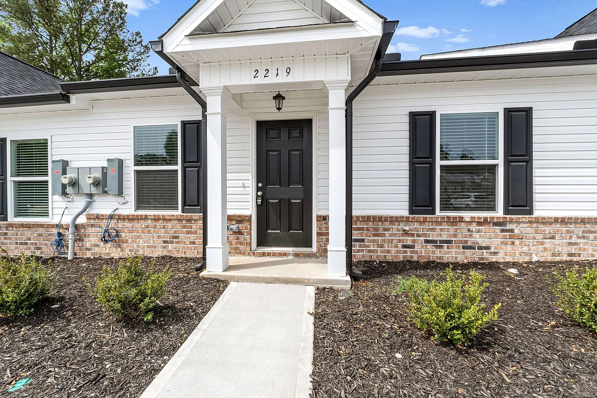 Building Photo - 2219 Archer Ln