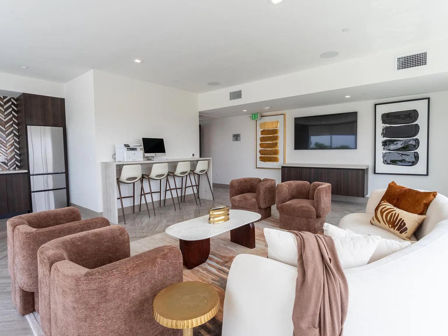 Kingsley Park Apartments — Photo 4