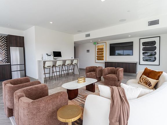 Resident Lounge & Business Center