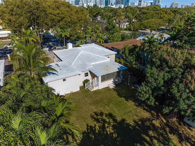 820 SW 26th Rd — Photo 28