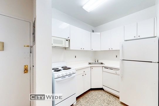 4th image of 117 W 58th St APT 12G