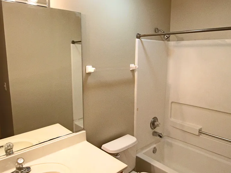 2538 Oak Tree Ln — Photo 14