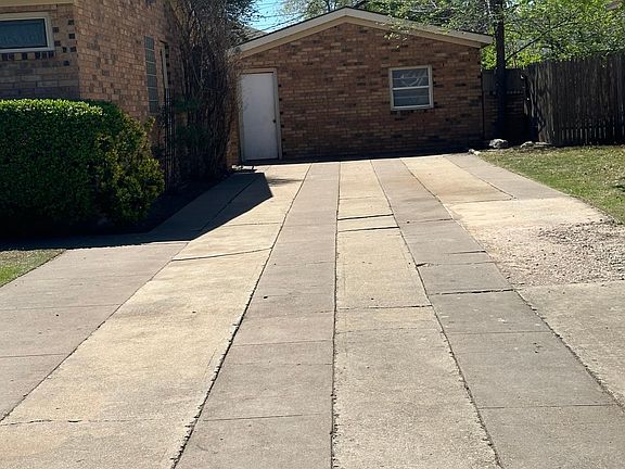 3rd image of 3811 35th St