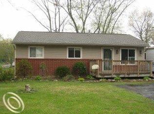 5611 Blackmoor St, Commerce Township, MI 48382