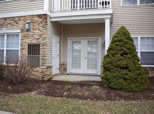 1005 Old Course Ln, Easton, PA 18042