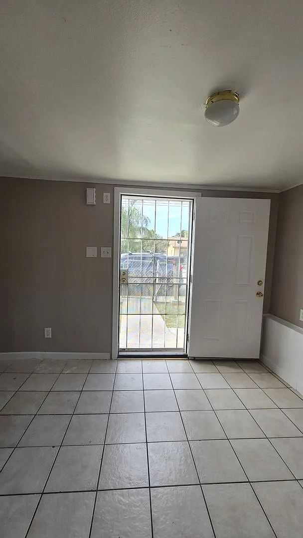 216 1/2 E. Warren Ave. - House — Photo 2