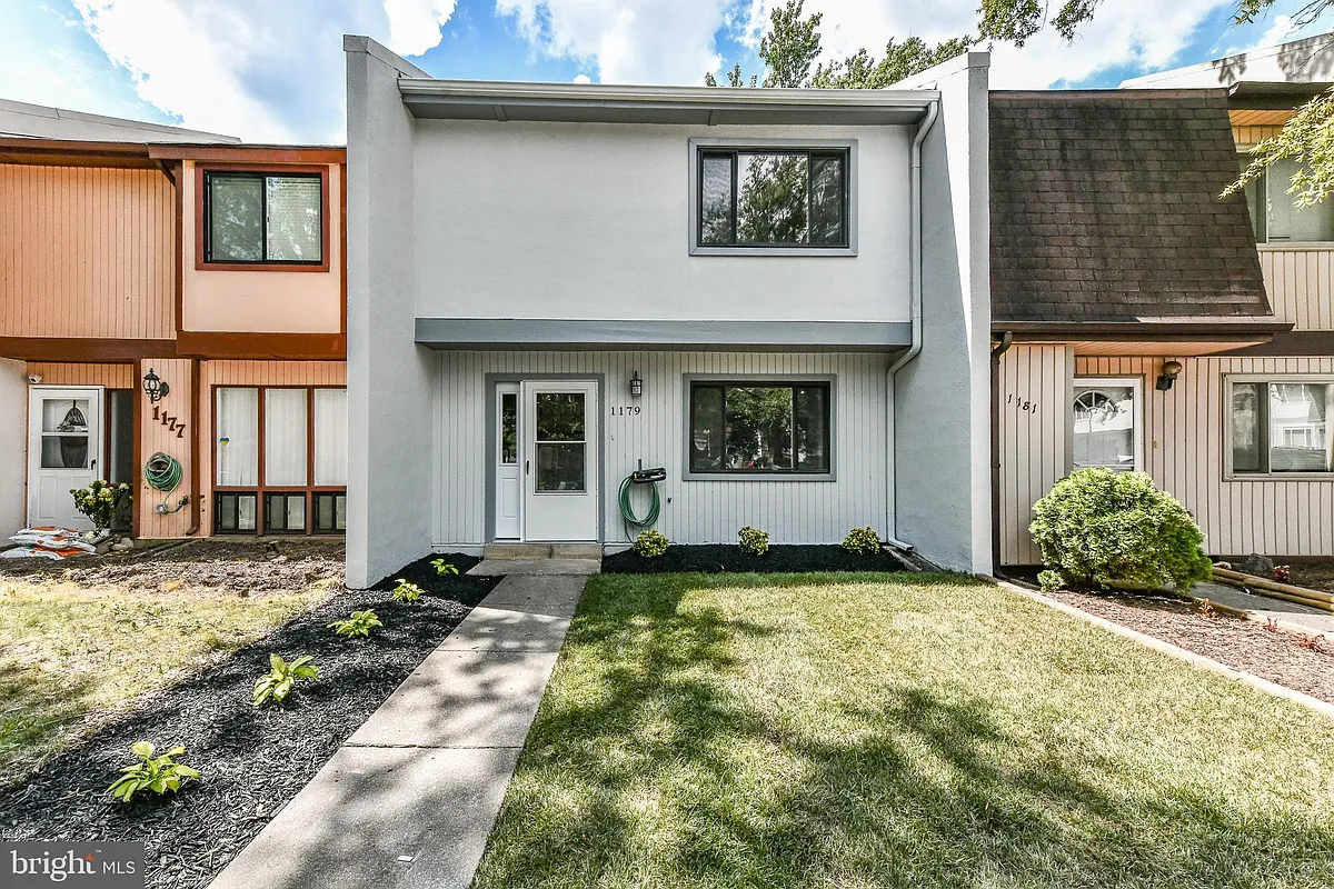 Building Photo - 1179 Dublin Pl