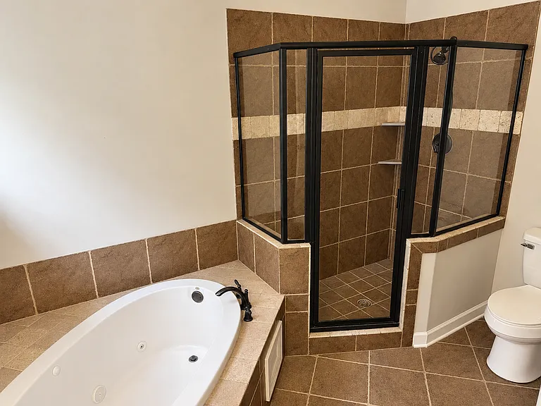 1398 Sawmill Creek Ln — Photo 11