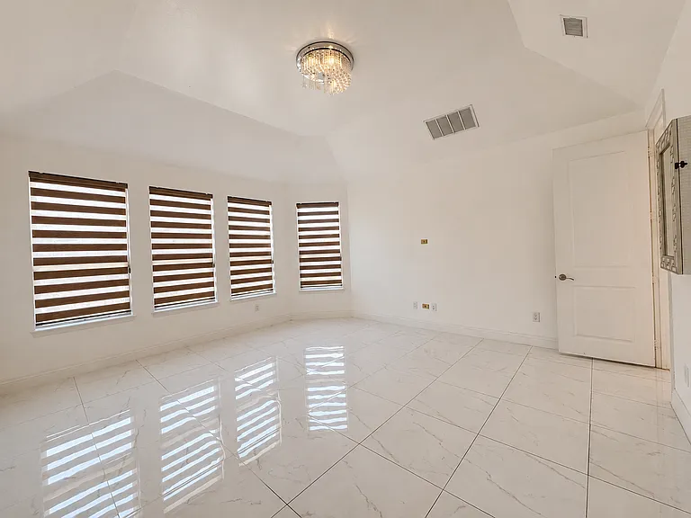1901 Oakston Dr — Photo 11