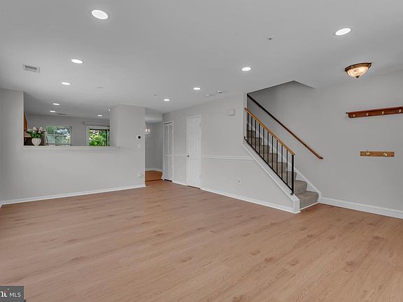 5th image of 1440 Nutwood Ct