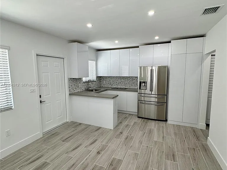 551 SW 57th Ave #1 — Photo 2