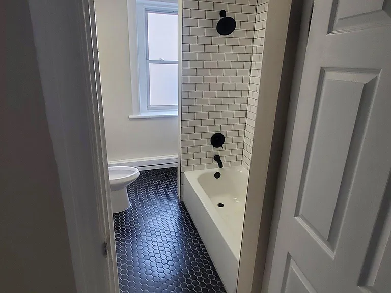 125 2nd St #2 — Photo 7