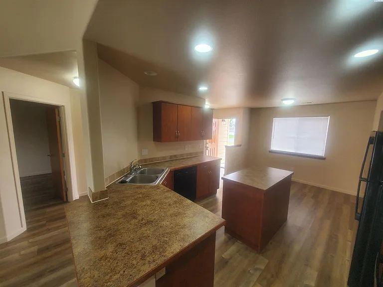 1666 Cactus Loop — Photo 3