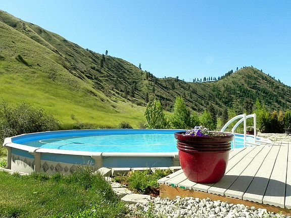 Pool \n6795 Nahahum Cyn Rd