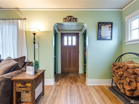 3rd image of 2035 Nielson Ave