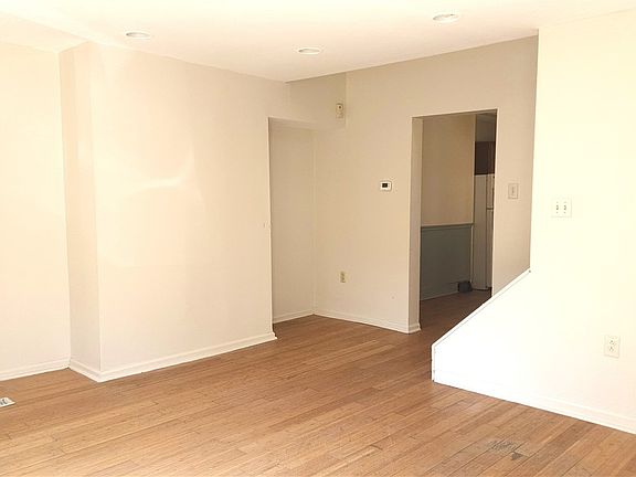 4th image of 1352 Herman St