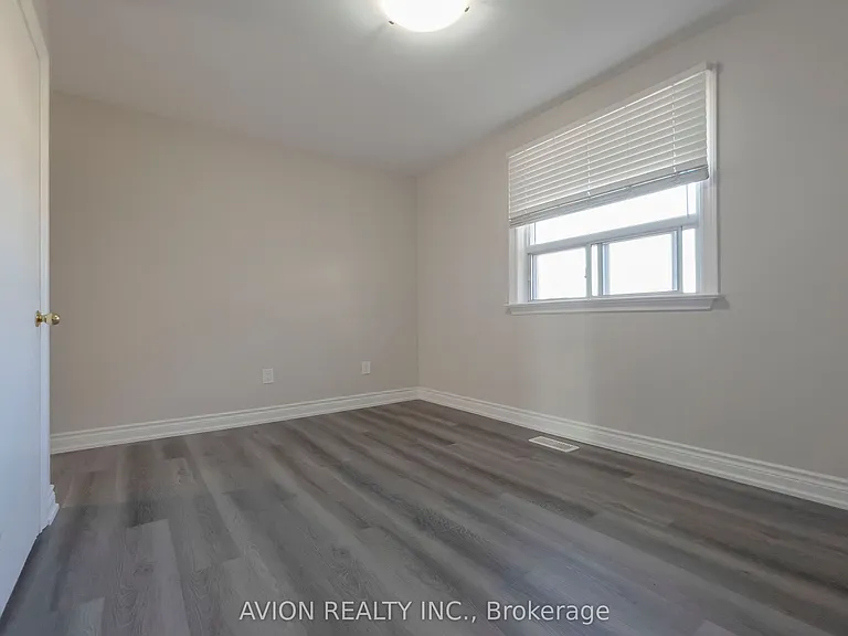 443 Fernleigh Cir N — Photo 8