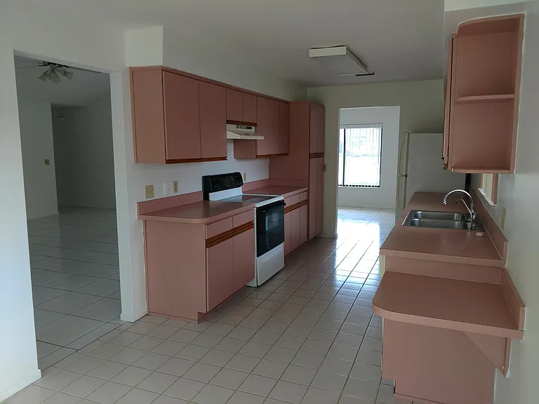 2696 La Alameda Ave — Photo 19