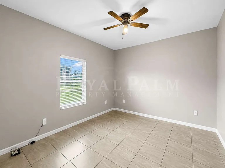 1322 Trafalgar Pkwy — Photo 21