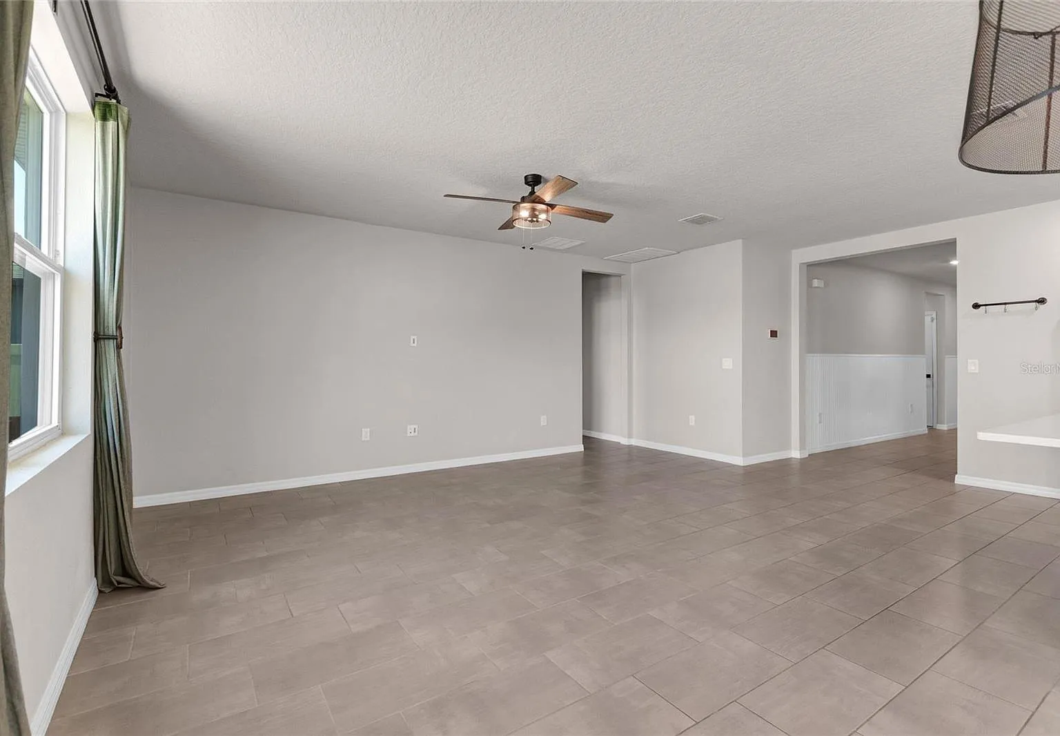 4 bed, 1964 sqft, $2,400 — Photo 3