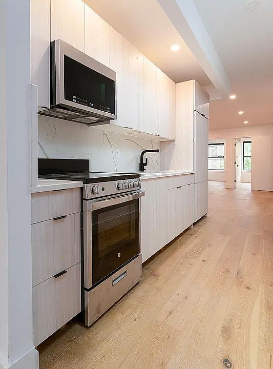 1st image of 166 E 7th St #5A