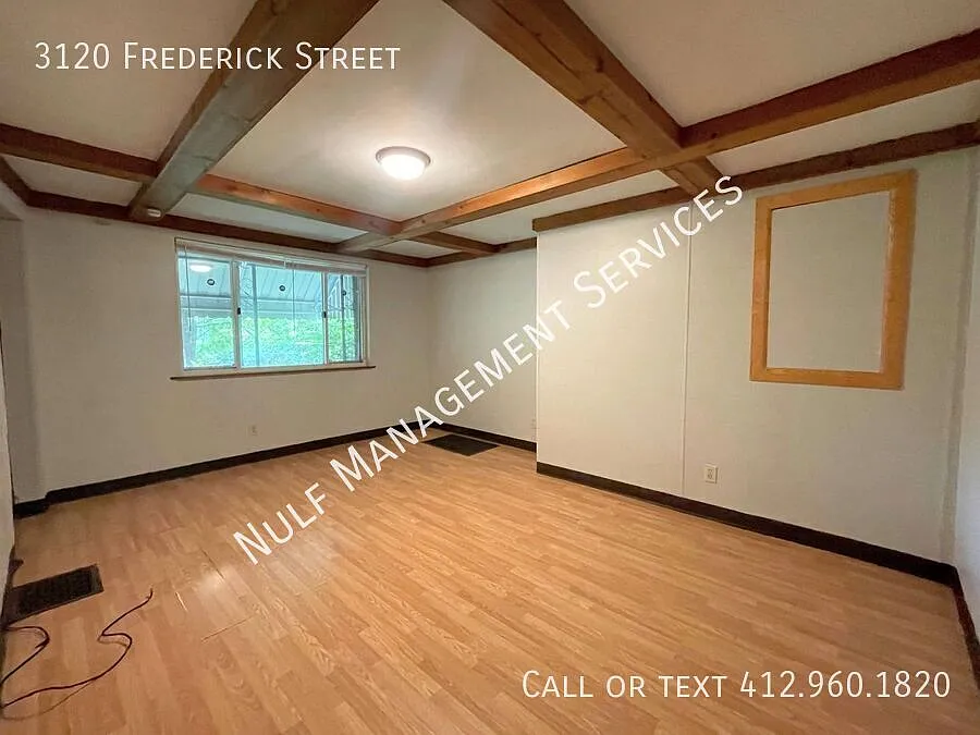 2 bed, 1.5 bath + Bonus Room House in Brighton Heights — Photo 2