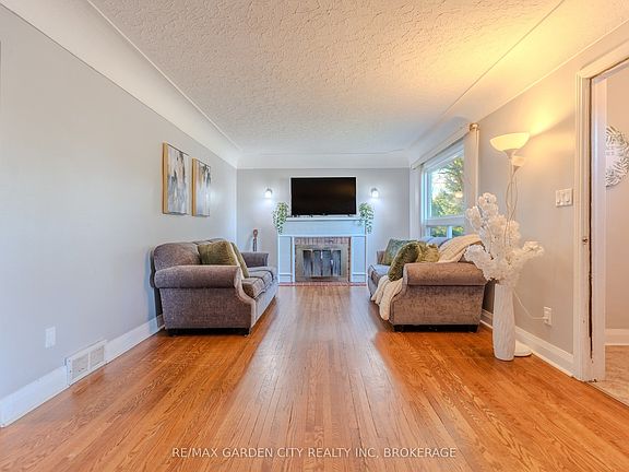 3rd image of 201 Thorold Rd