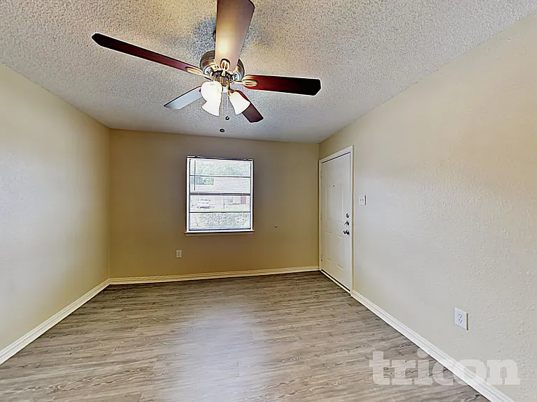 1308 Timberview Ln — Photo 3