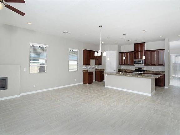 3rd image of 416 Honeybrush Ave