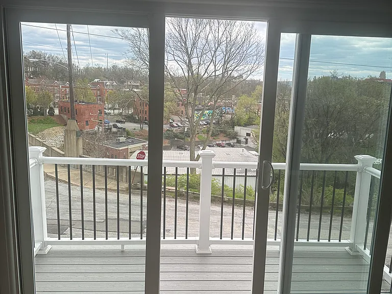 2219 Kenton St #A — Photo 24