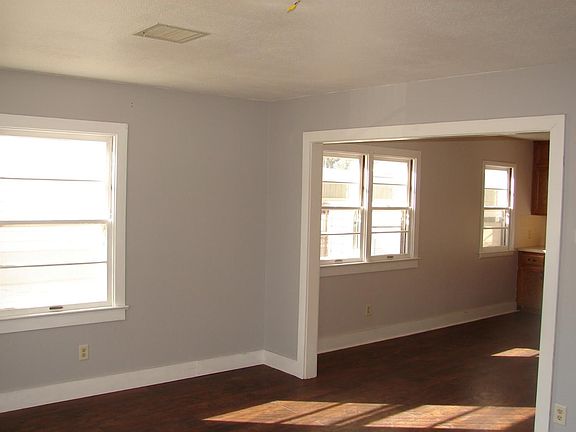 4th image of 251 Elkhart Ave