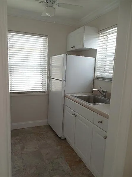 Studio, 1.0 bath, 2307 sqft, $1,500 — Photo 4